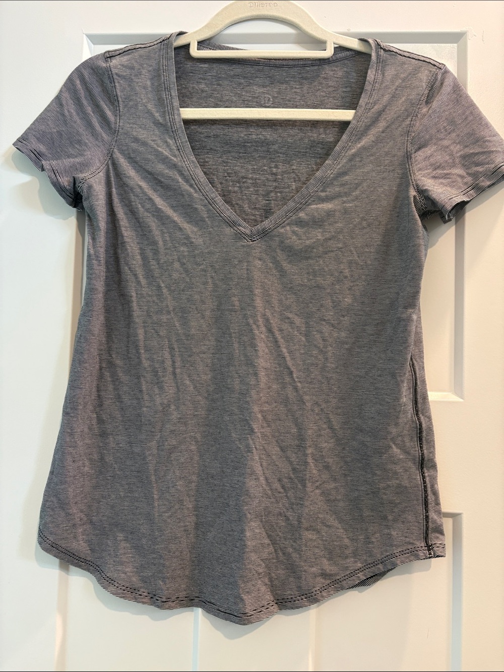 lululemon athletica Women’s Heather Gray V-Neck Short Sleeve Tee